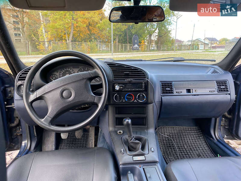 Седан BMW 3 Series 1993 в Коломые