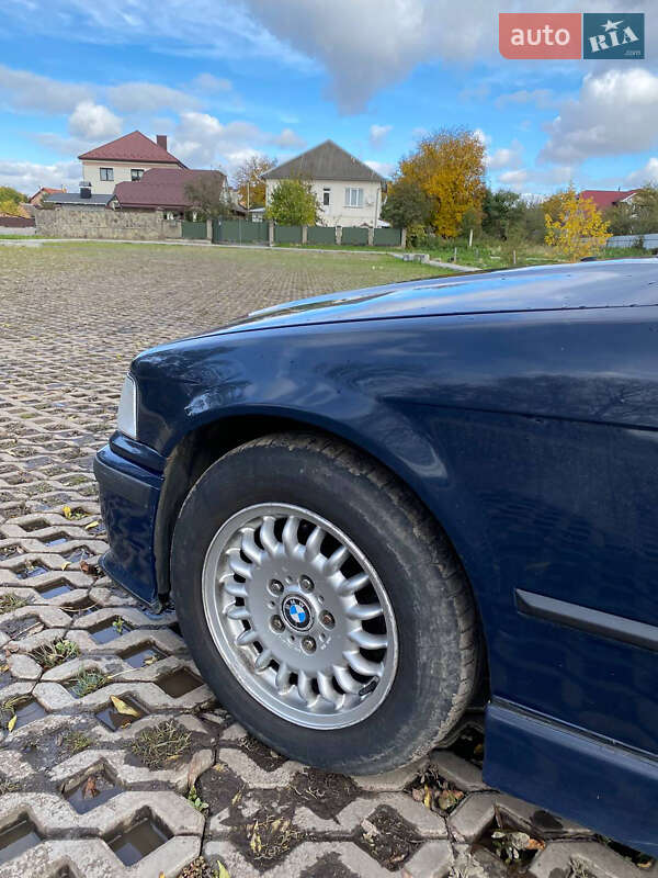 Седан BMW 3 Series 1993 в Коломые