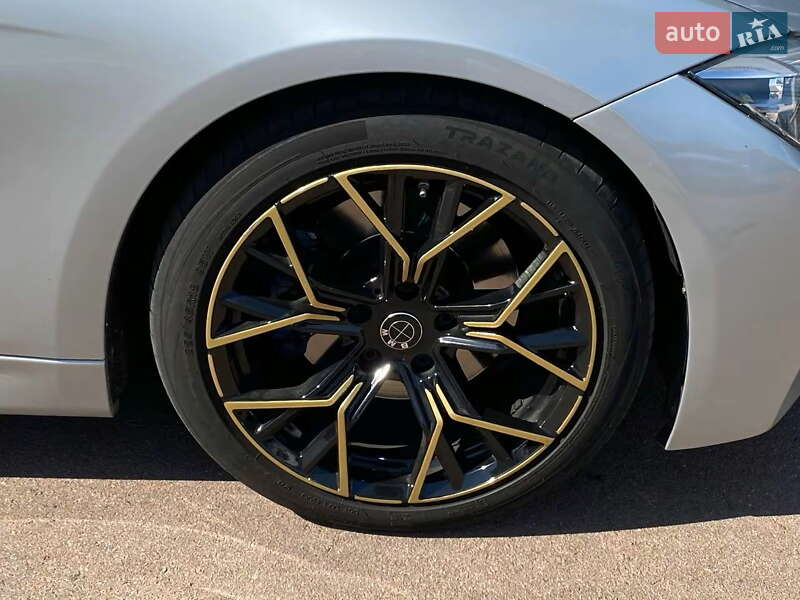 Седан BMW 3 Series 2017 в Киеве