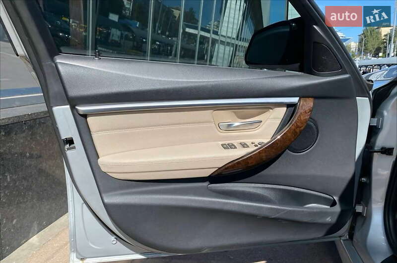 Седан BMW 3 Series 2017 в Киеве