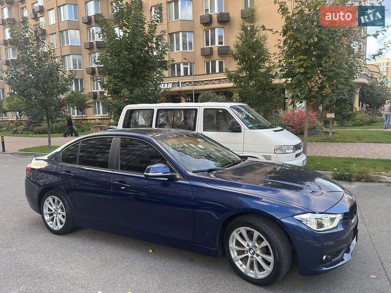 Седан BMW 3 Series 2018 в Киеве