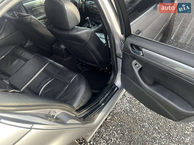 Седан BMW 3 Series 2003 в Ровно