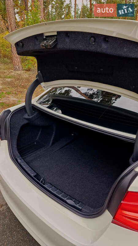 Седан BMW 3 Series 2018 в Вышгороде фото 16 Седан BMW 3 Series 2018 в Вышгороде