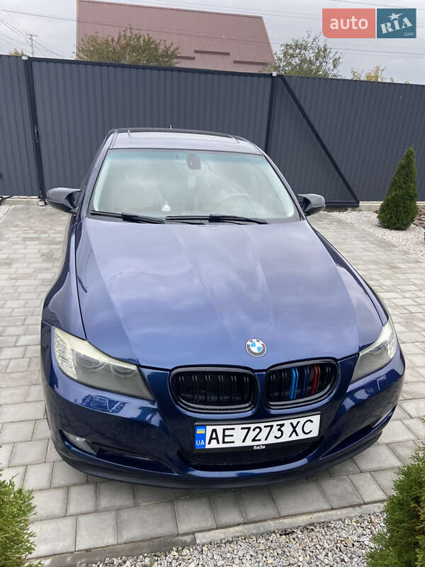 Седан BMW 3 Series 2010 в Новомосковске фото 3 Седан BMW 3 Series 2010 в Новомосковске