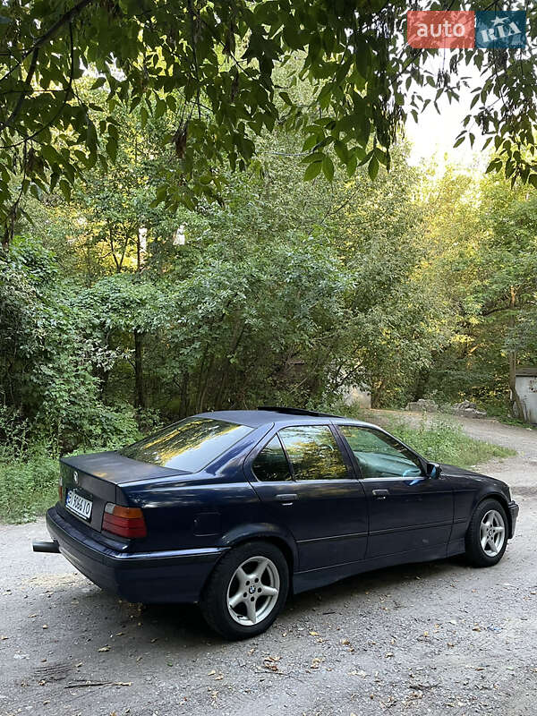 Седан BMW 3 Series 1994 в Кременчуці