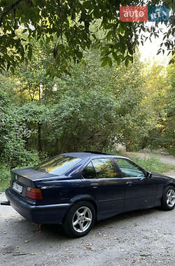 Седан BMW 3 Series 1994 в  фото 7 Седан BMW 3 Series 1994 в