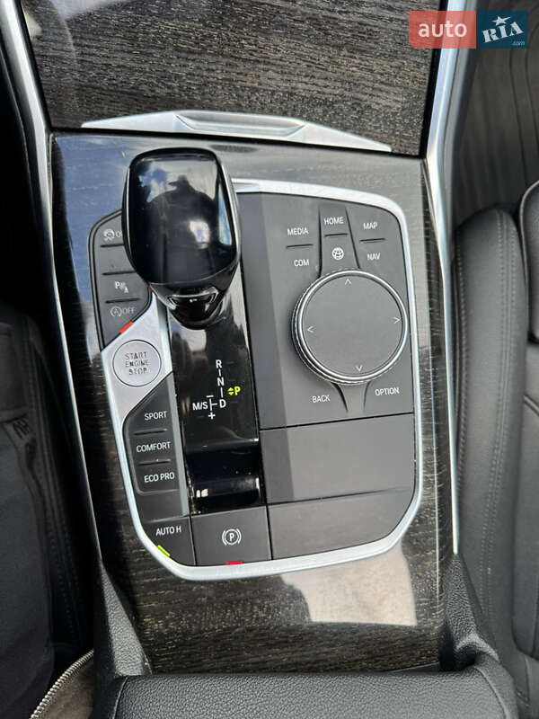 Седан BMW 3 Series 2020 в Кропивницком