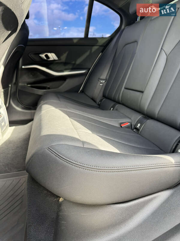 Седан BMW 3 Series 2020 в Кропивницком