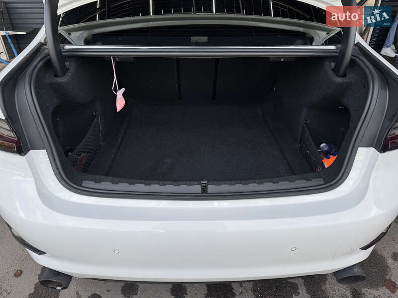 Седан BMW 3 Series 2020 в Кропивницком