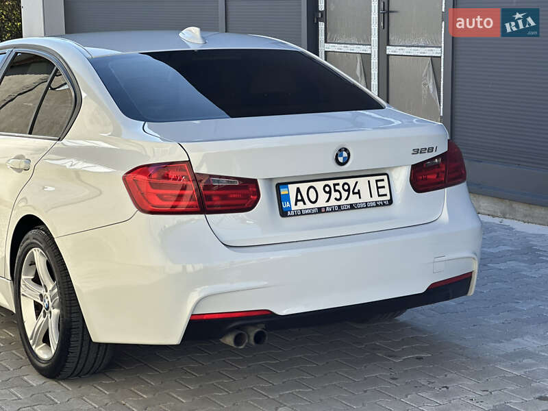 Седан BMW 3 Series 2012 в Ужгороде