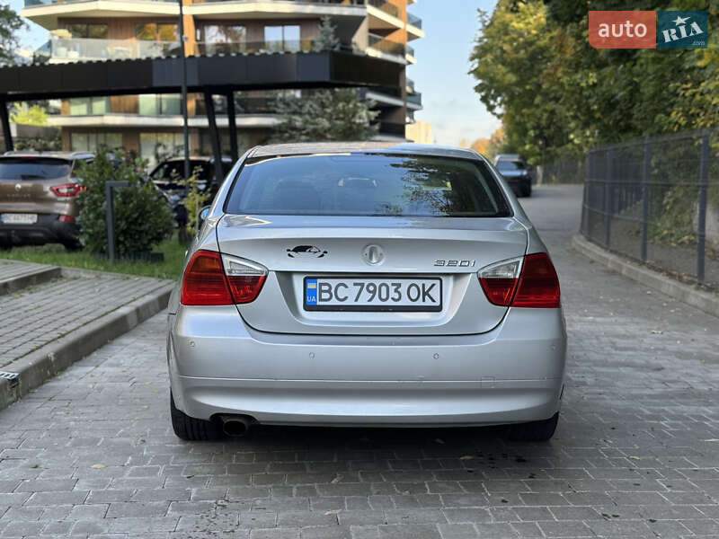 Седан BMW 3 Series 2005 в Львове