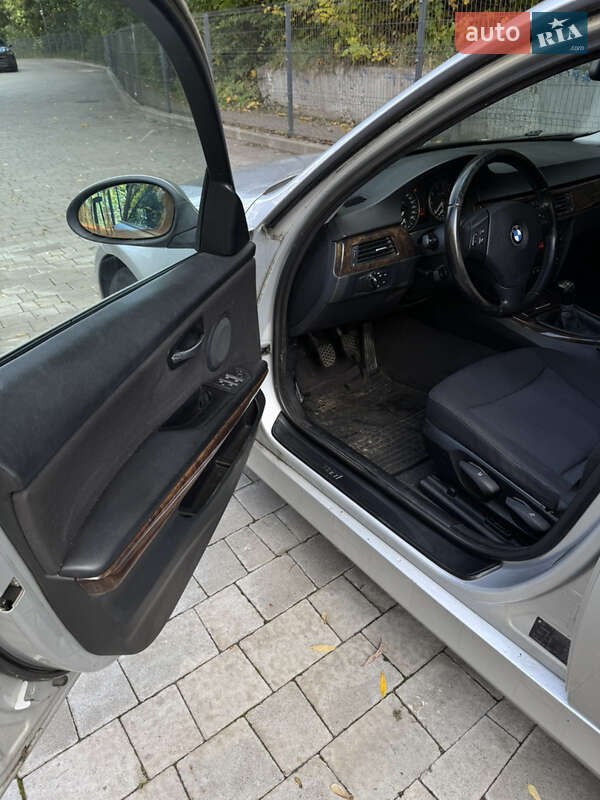 Седан BMW 3 Series 2005 в Львове