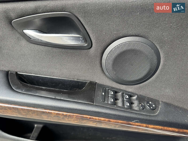 Седан BMW 3 Series 2005 в Львове