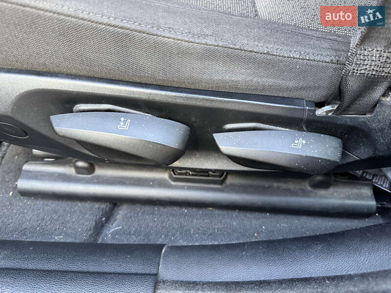 Седан BMW 3 Series 2005 в Львове