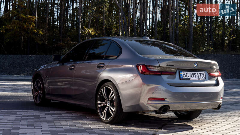 Седан BMW 3 Series 2022 в Львові