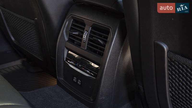 Седан BMW 3 Series 2022 в Львові