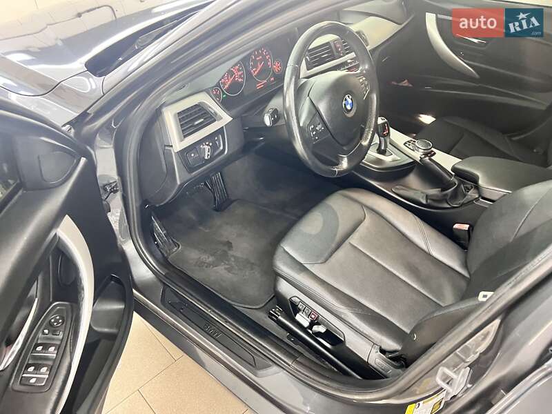 Седан BMW 3 Series 2017 в Києві