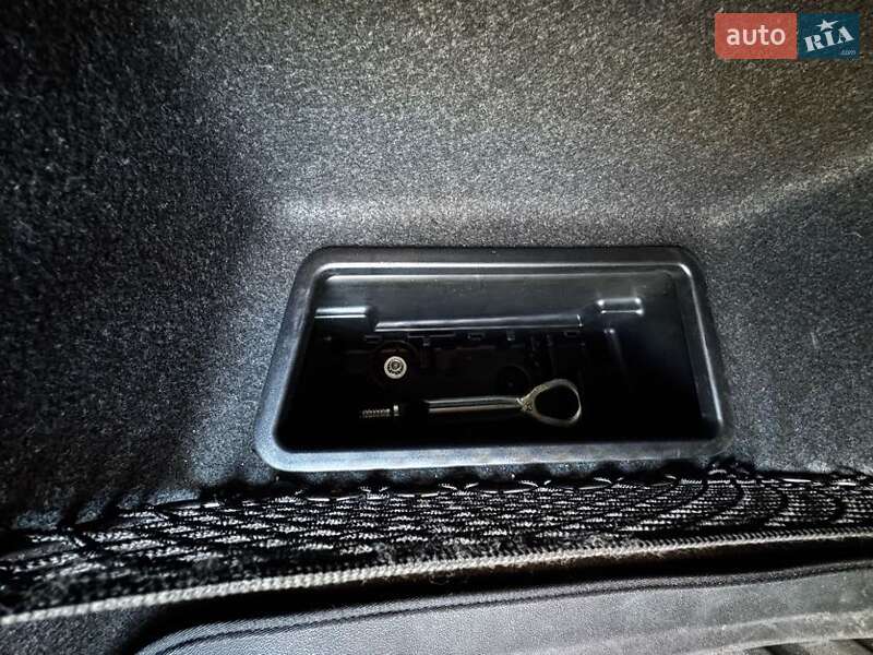 Седан BMW 3 Series 2023 в Львове