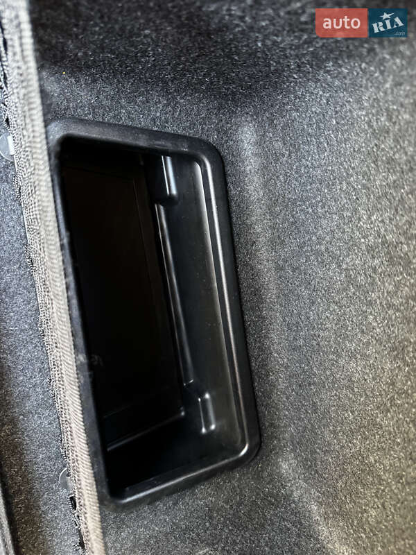 Седан BMW 3 Series 2023 в Львове