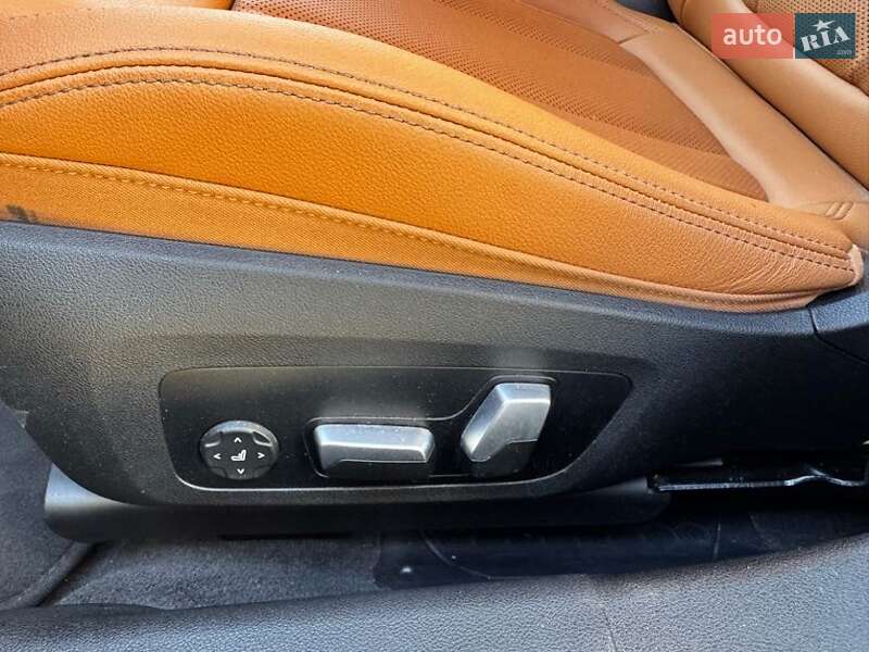 Седан BMW 3 Series 2023 в Львове