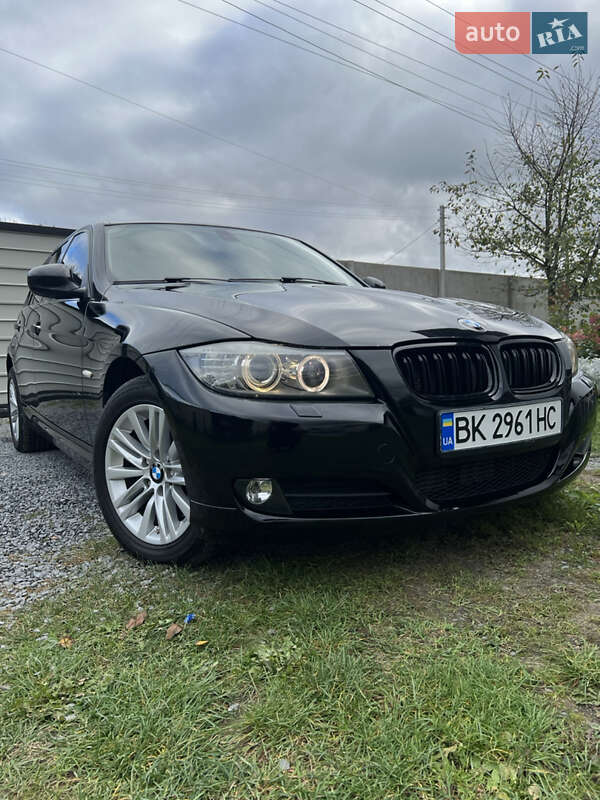 Универсал BMW 3 Series 2011 в Березному