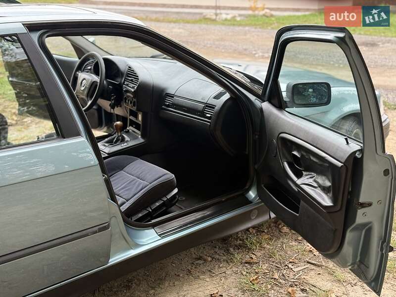 Седан BMW 3 Series 1995 в Ужгороде