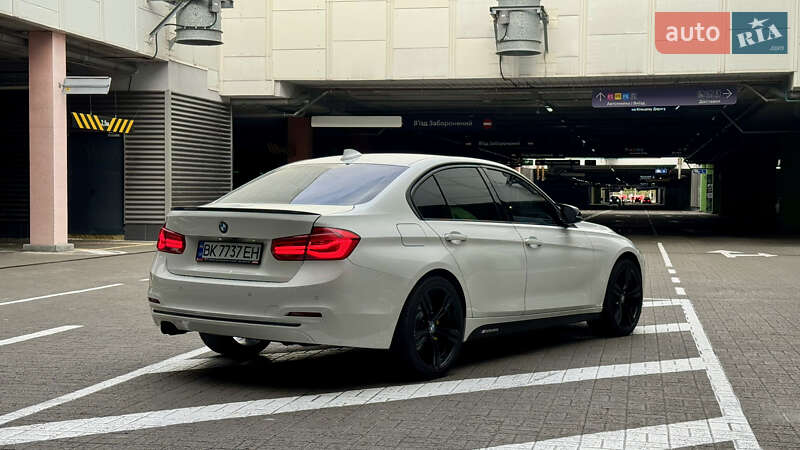 Седан BMW 3 Series 2016 в Киеве