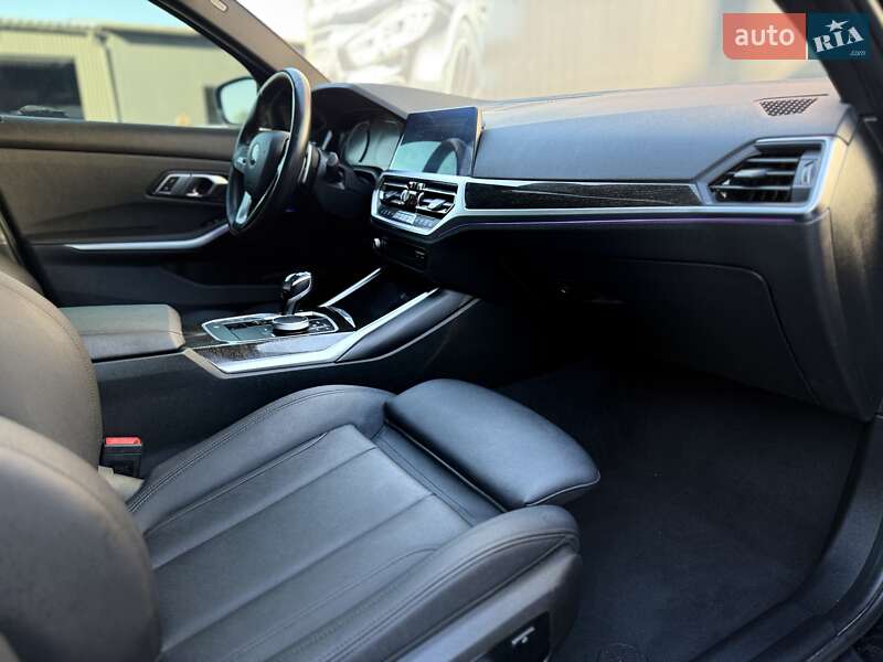 Седан BMW 3 Series 2021 в Львове