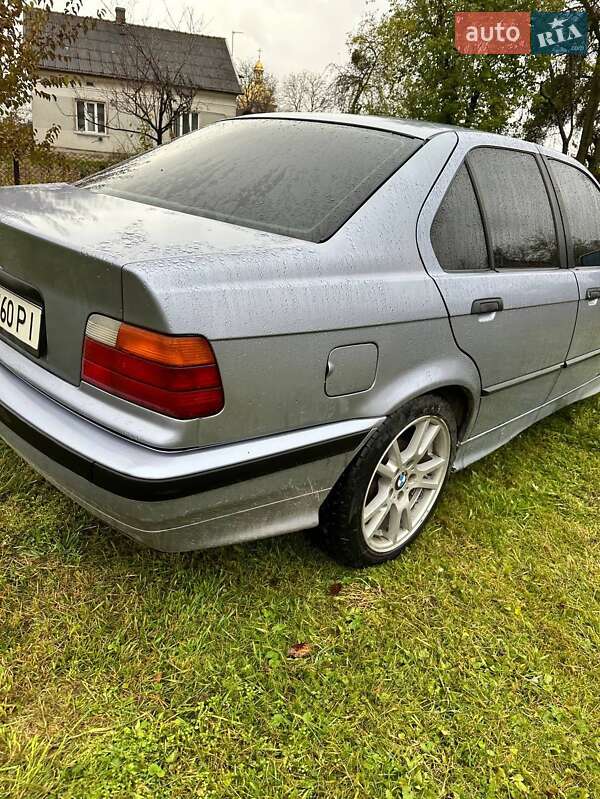 Седан BMW 3 Series 1994 в Львове