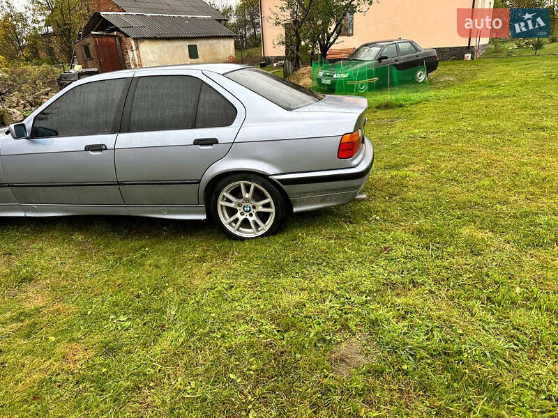 Седан BMW 3 Series 1994 в Львове