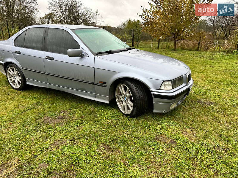 Седан BMW 3 Series 1994 в Львове
