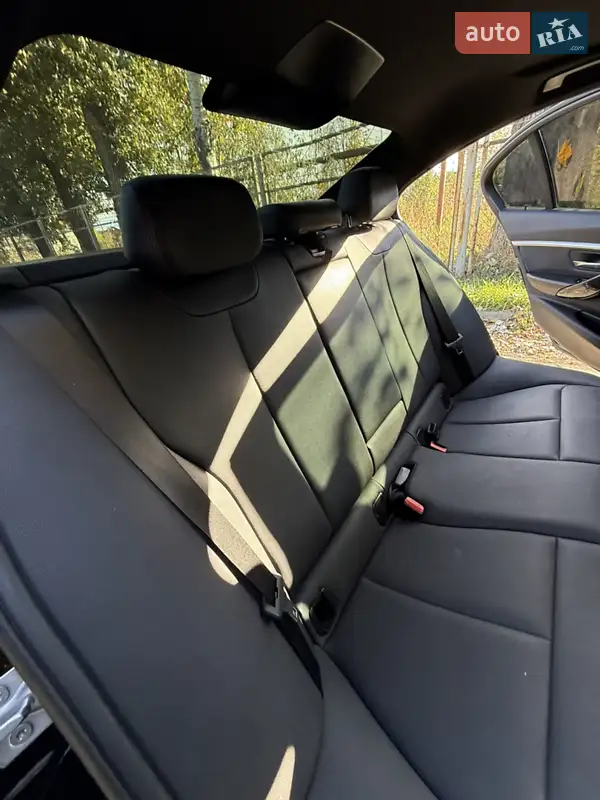 BMW 3 Series 2017 VIN WBA8B9C5XJK886405 фото оголошення 12 з 70