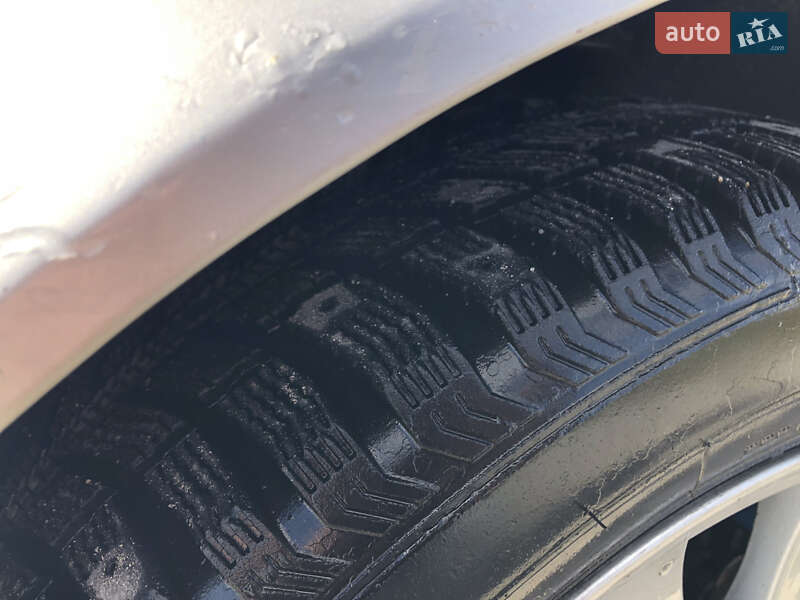 Седан BMW 3 Series 2004 в Львові