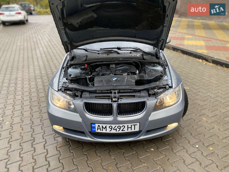 Седан BMW 3 Series 2005 в Звягеле