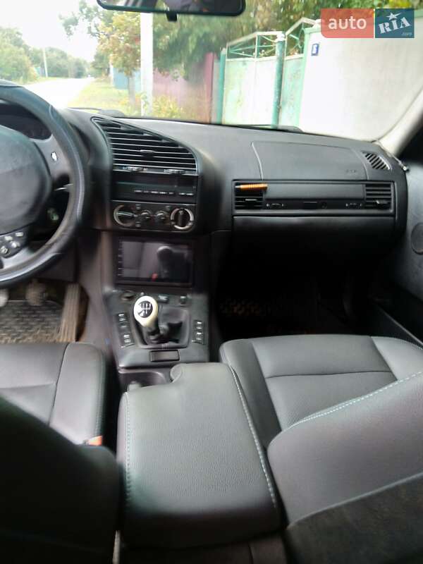 Седан BMW 3 Series 1992 в Талалаевке фото 7 Седан BMW 3 Series 1992 в Талалаевке