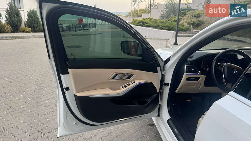 Седан BMW 3 Series 2019 в Черноморске