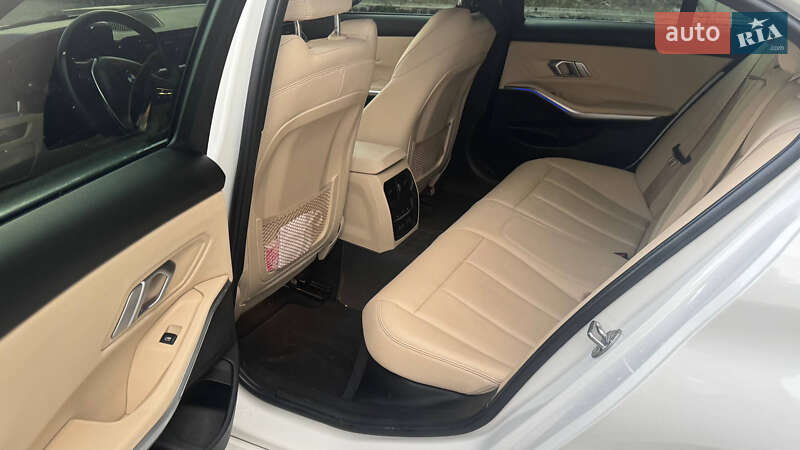 Седан BMW 3 Series 2019 в Черноморске