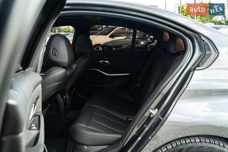Седан BMW 3 Series 2019 в Черновцах