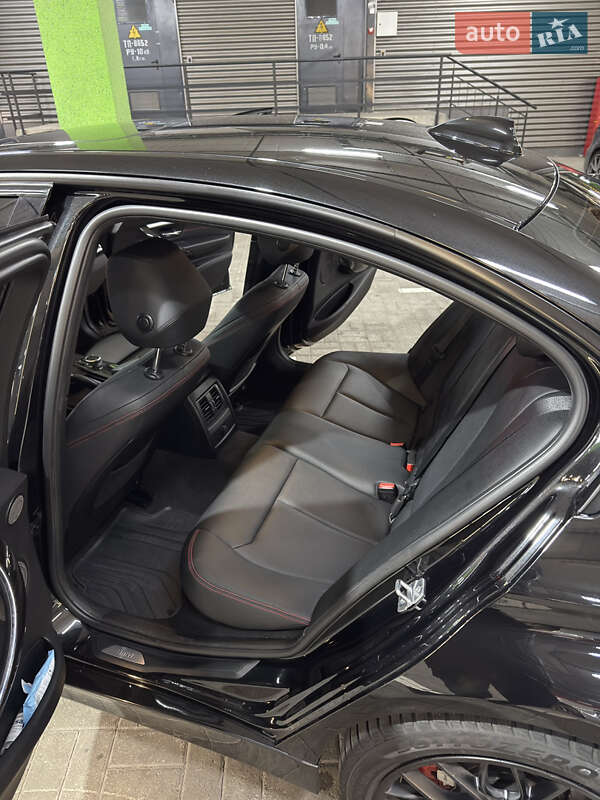 Седан BMW 3 Series 2016 в Киеве