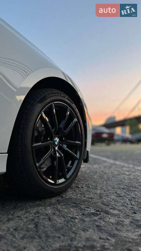 Седан BMW 3 Series 2019 в Львове