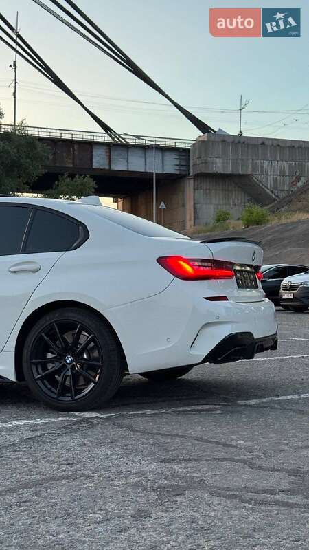 Седан BMW 3 Series 2019 в Львове
