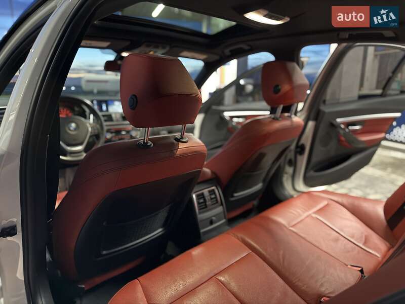 Седан BMW 3 Series 2018 в Дніпрі