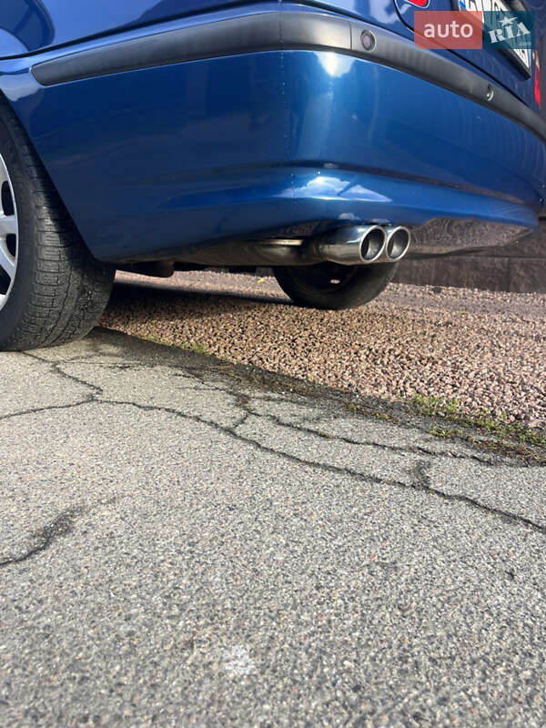 Седан BMW 3 Series 2002 в Києві