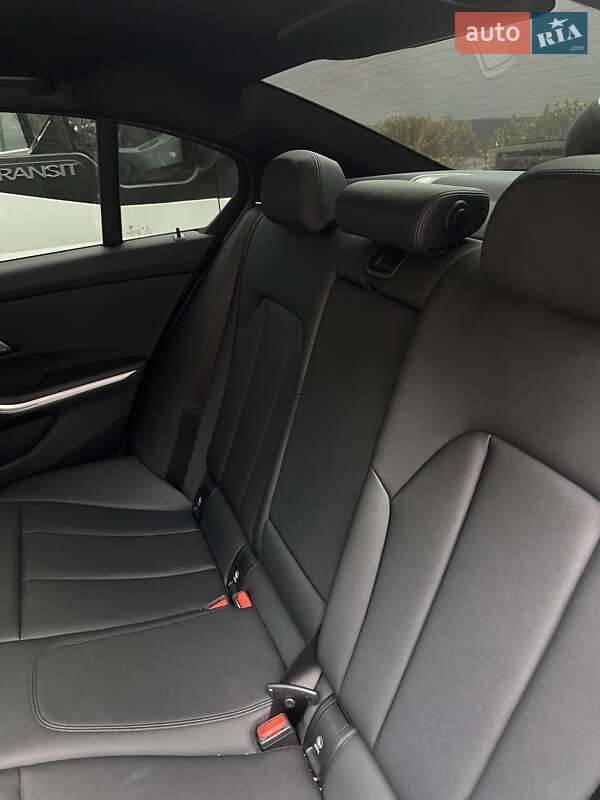 Седан BMW 3 Series 2019 в Киеве