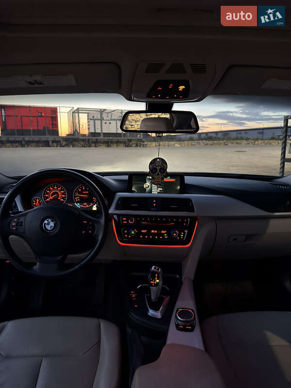 Седан BMW 3 Series 2015 в Калуше