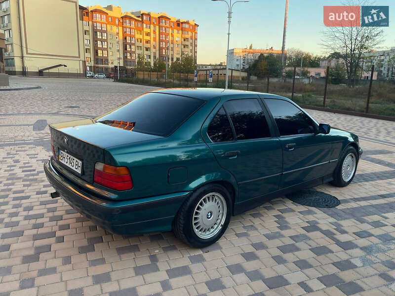 Седан BMW 3 Series 1993 в Измаиле
