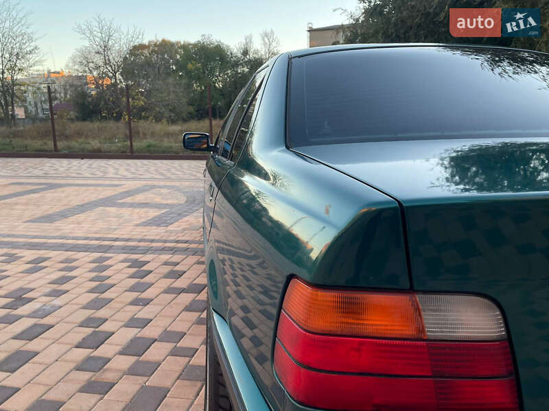 Седан BMW 3 Series 1993 в Измаиле