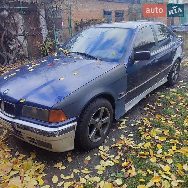 Седан BMW 3 Series 1995 в Умани