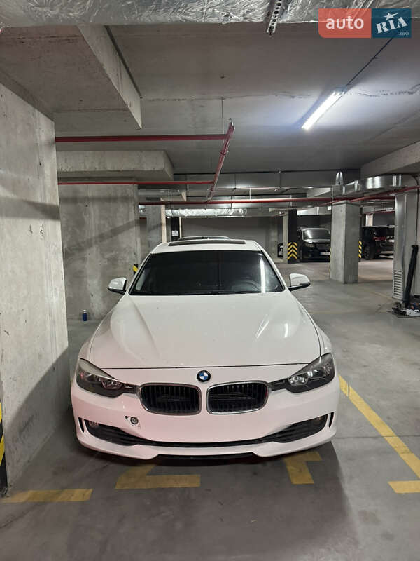 Седан BMW 3 Series 2014 в Львове