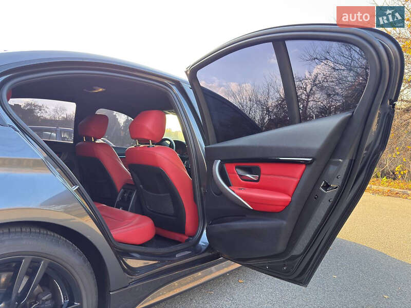 Седан BMW 3 Series 2016 в Чернигове